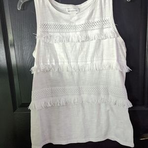 Woman's sleeveless shirt